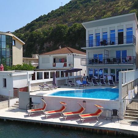 Apartments Riverside تْشيرسيك نوفي المظهر الخارجي الصورة