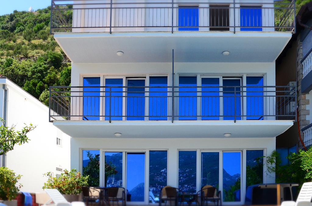 Apartments Riverside تْشيرسيك نوفي الغرفة الصورة