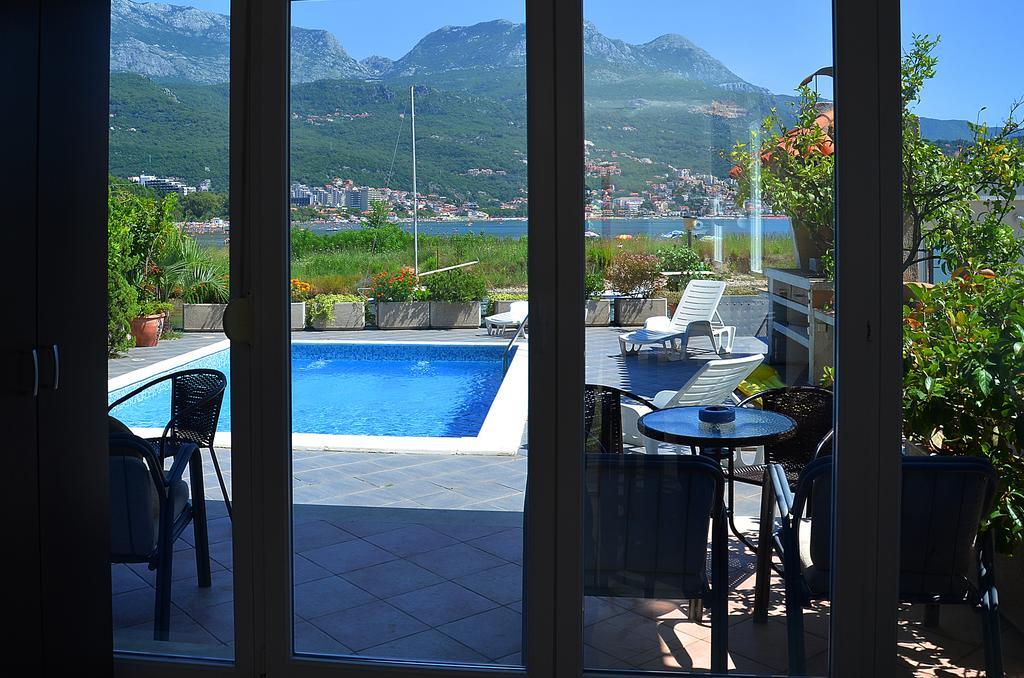 Apartments Riverside تْشيرسيك نوفي الغرفة الصورة