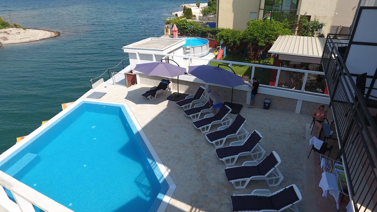 Apartments Riverside تْشيرسيك نوفي المظهر الخارجي الصورة